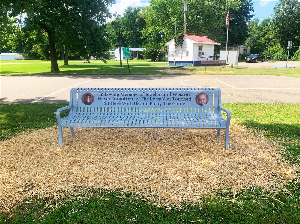 Memorial Bench Commemorates Mother And Infant Son - Furniture Leisure